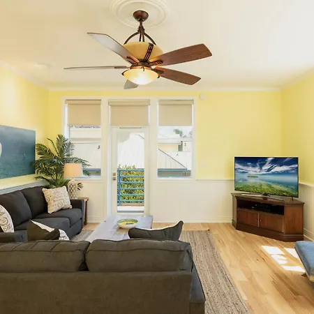 Old Town Oasis By Last Key Realty